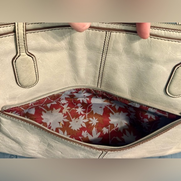 Hobo International Friar Leather Shoulder Bag Taupe Beige Boho Classic - Picture 5 of 12